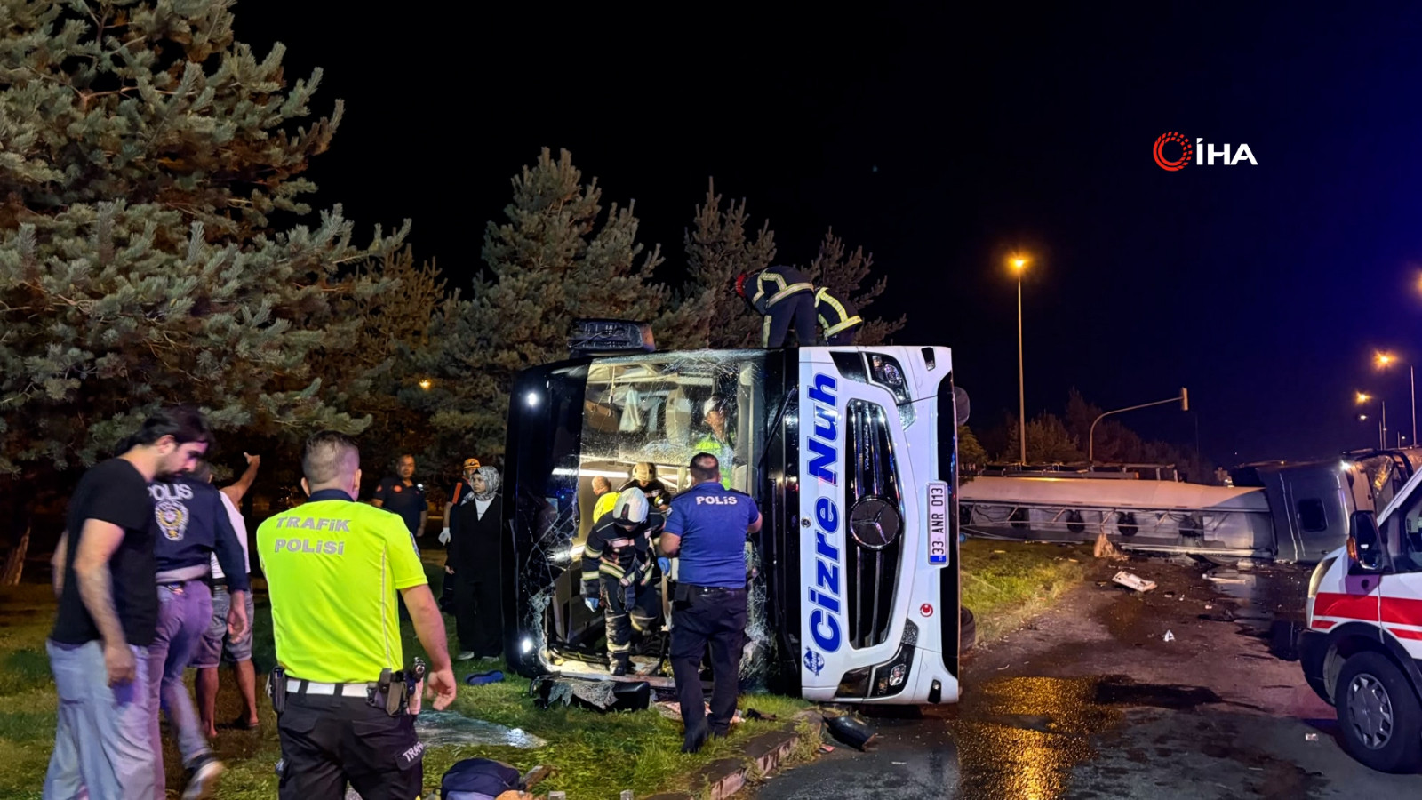 Kayseri'de feci kaza: Yolcu otobüsü ile yakıt tankeri çarpıştı