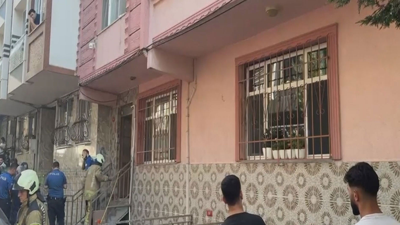 Küçükçekmece'de deodorant kutusu patladı! 2'si çocuk 3 kişi yaralandı