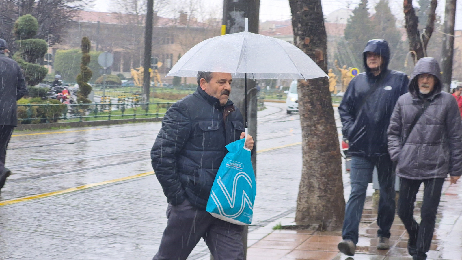 14 ilimiz için gök gürültülü sağanak yağış uyarısı yapıldı!