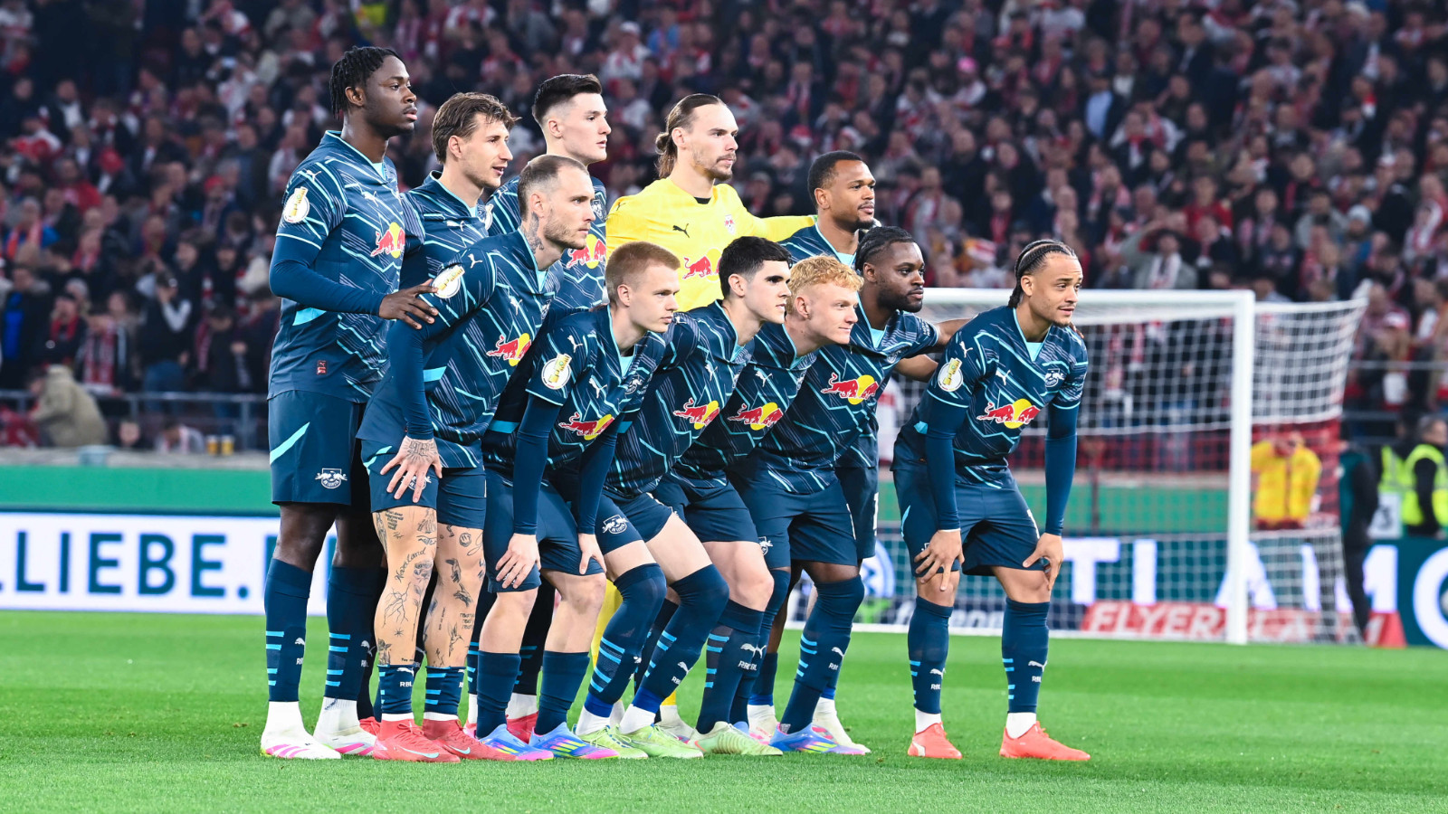 Galatasaray 21 yaşındaki stoper El Chadaille Bitshiabu için Leipzig'le görüşüyor