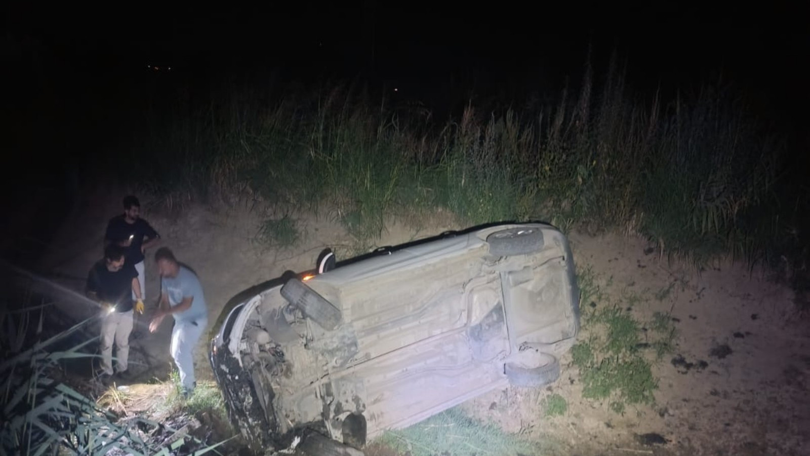 Manisa'da 'dur' ihtarına uymayan 3 kişinin aracından uyuşturucu madde ele geçirildi