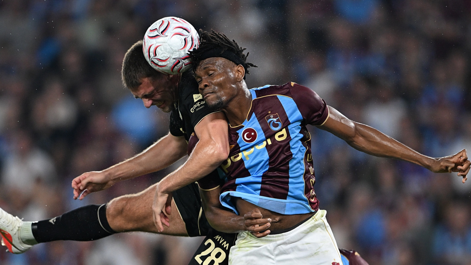 UEFA'dan Chibuike Nwaiwu'ya 2 maç ceza
