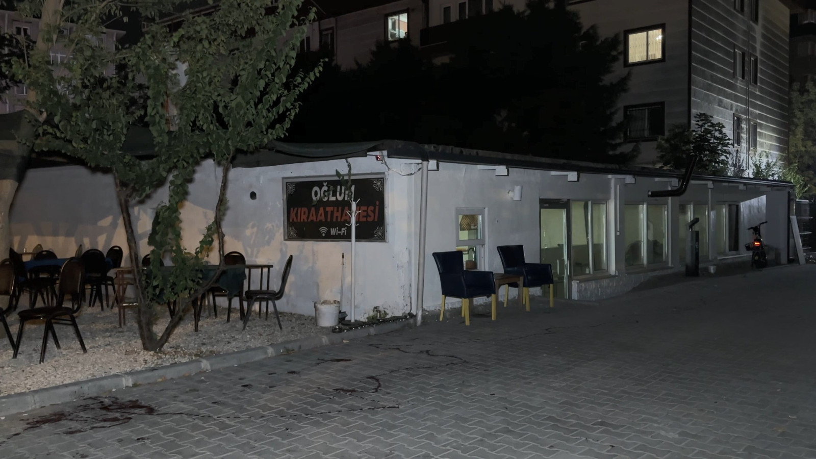 Büyükçekmece'de motosikletli şahıslar kıraathaneye ateş açtı