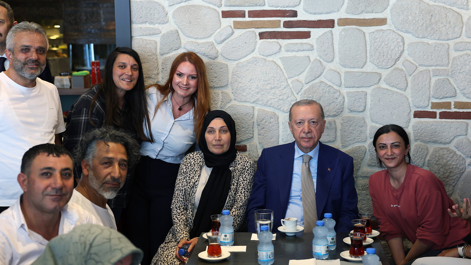 Cumhurbaşkanı Erdoğan, İstanbul'da esnaf ziyarete devam etti