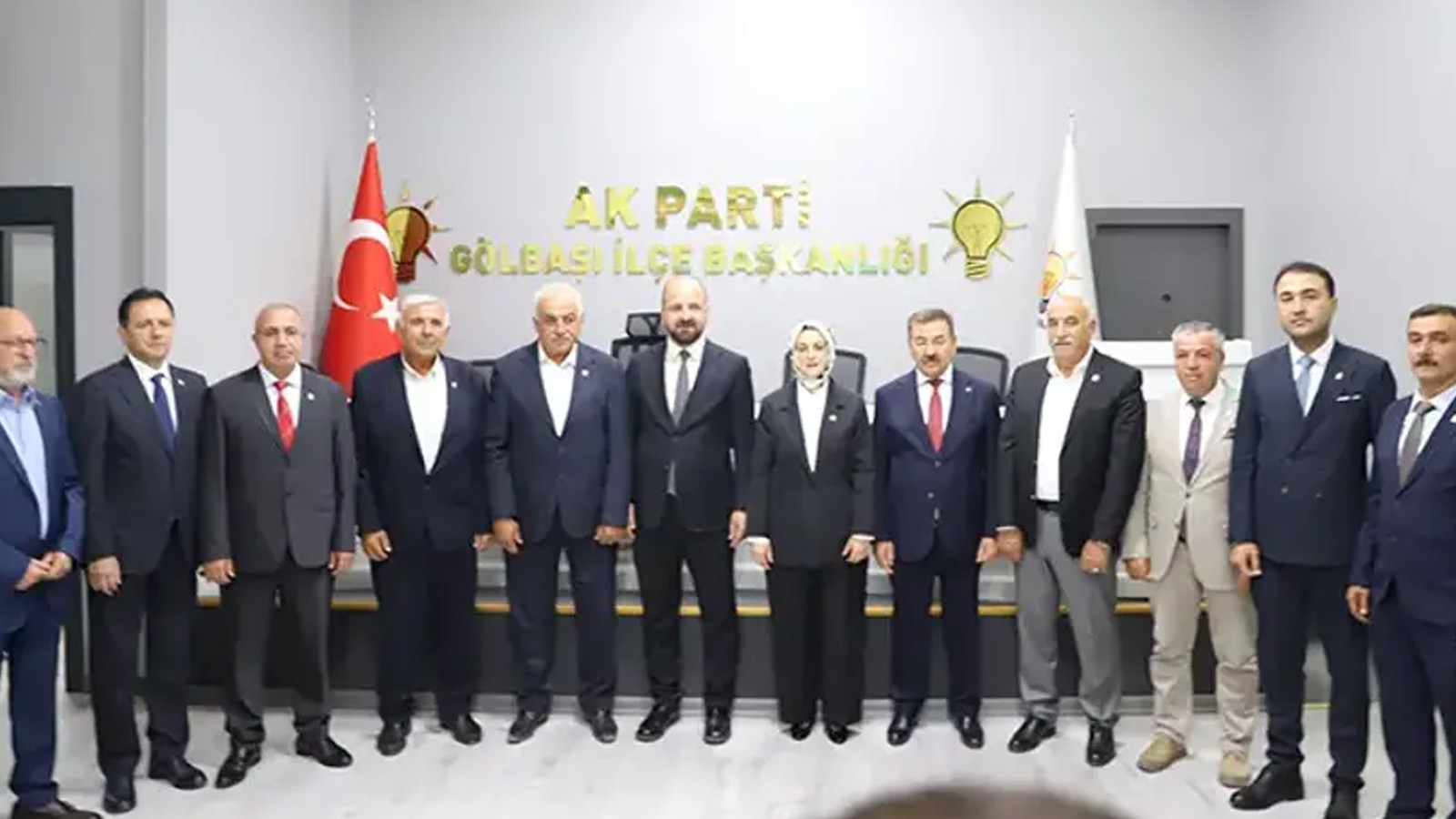 Gölbaşı'nda CHP'den istifa eden 6 meclis üyesi AK Parti'ye geçti