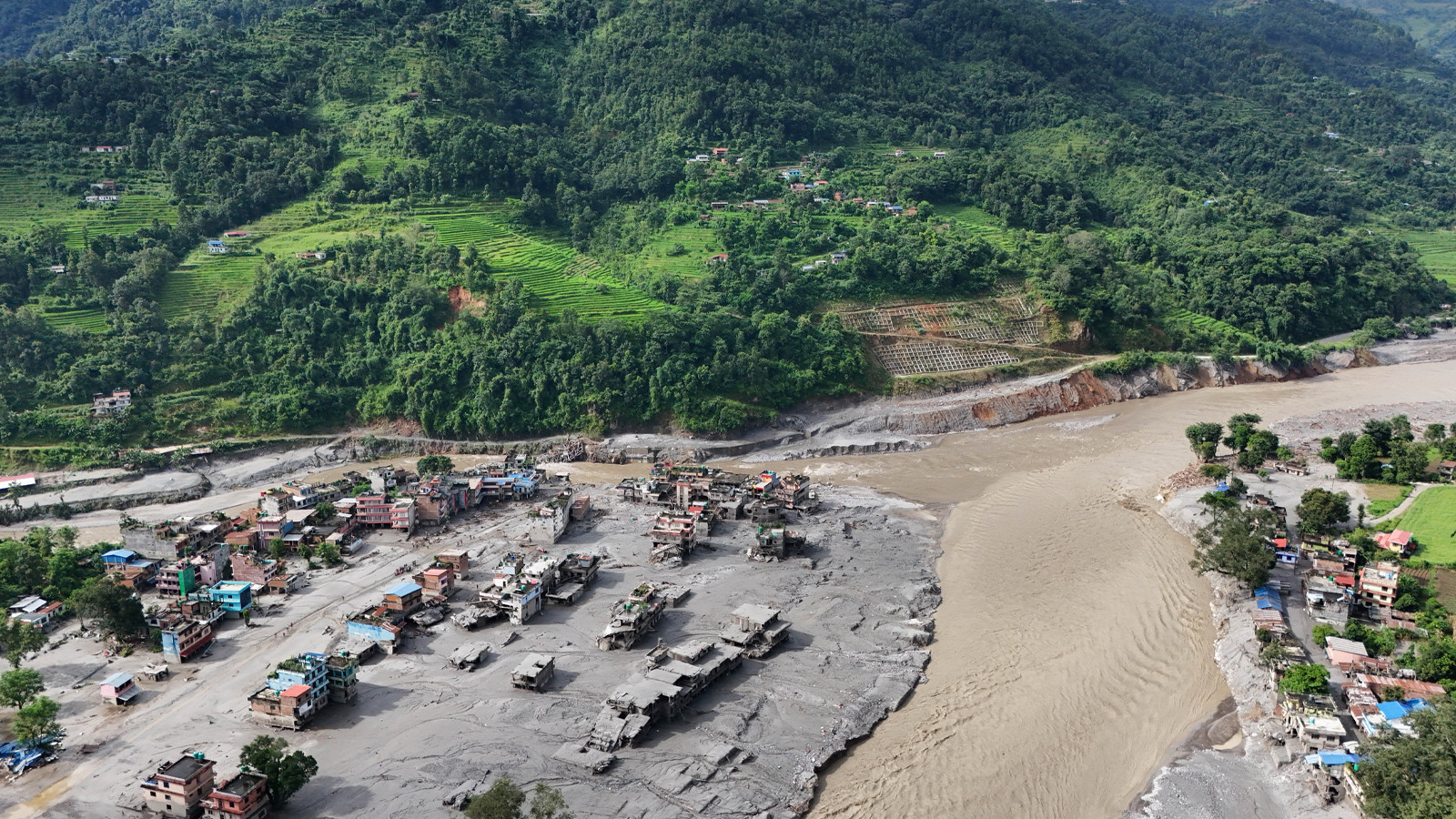 Nepal sel felaketi neden oldu?