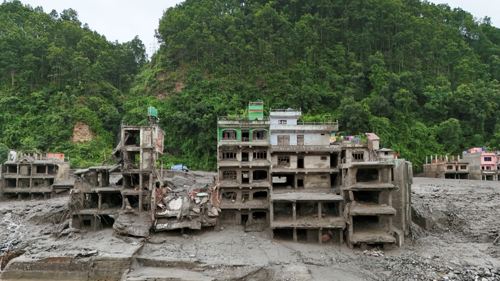 Nepal'de kıyameti aratmayan görüntüler! Köyler haritadan resmen silindi