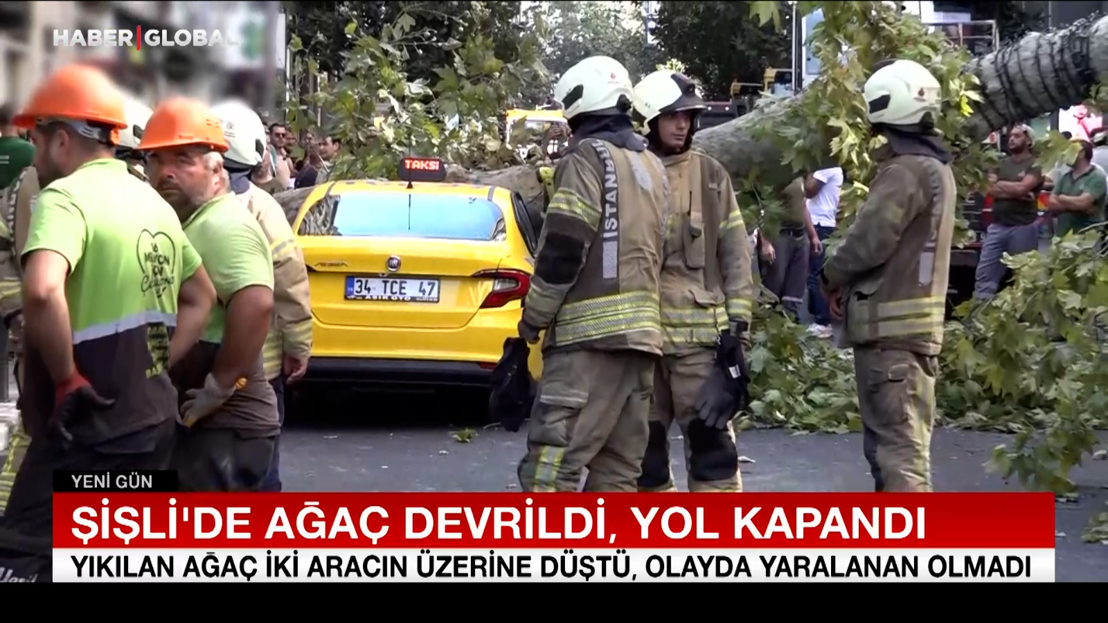 Şişli’de ağaç devrildi, yol kapandı