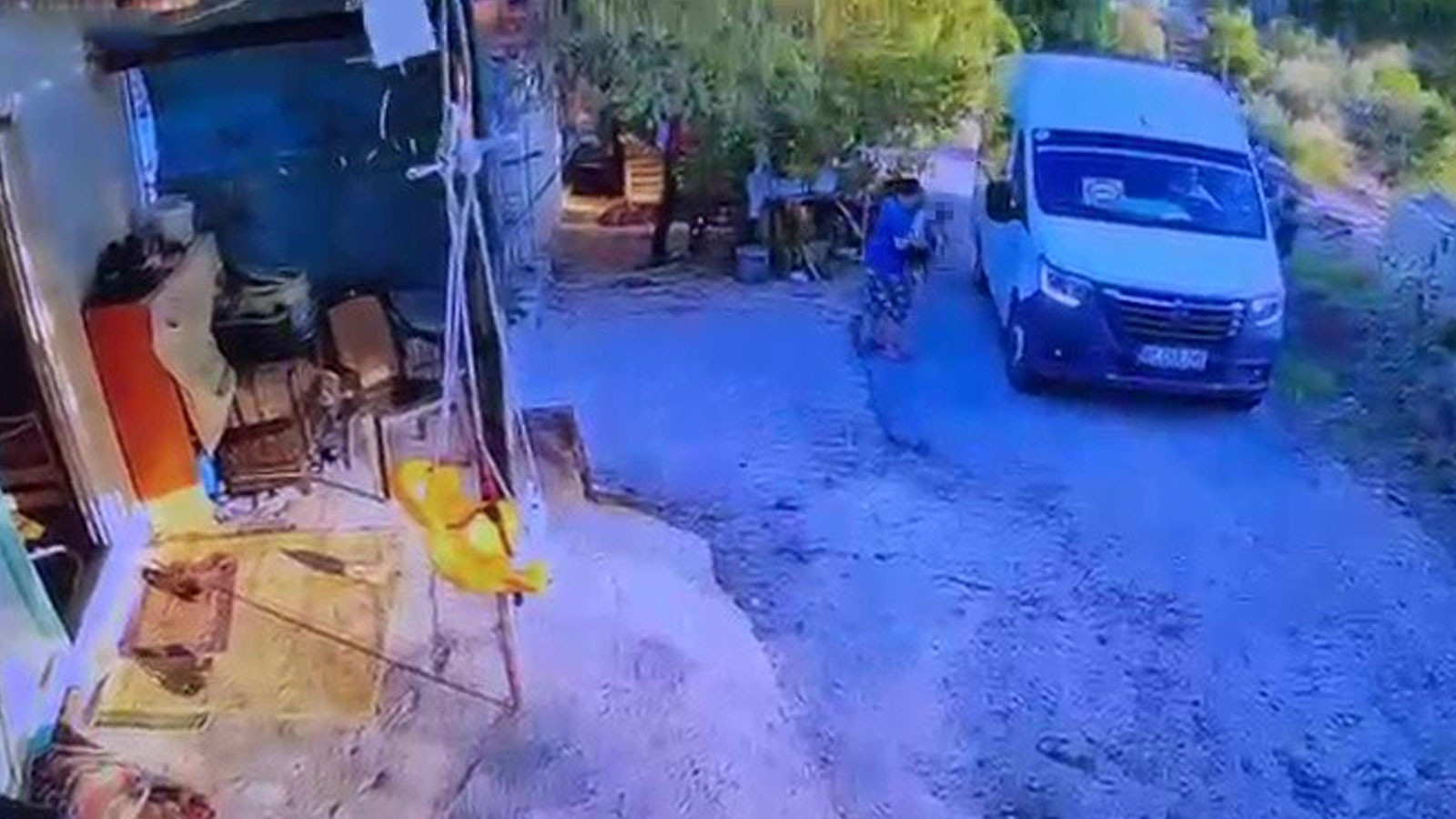 Antalya'da facia: Babasının kullandığı minibüsün altında kalan çocuk hayatını kaybetti
