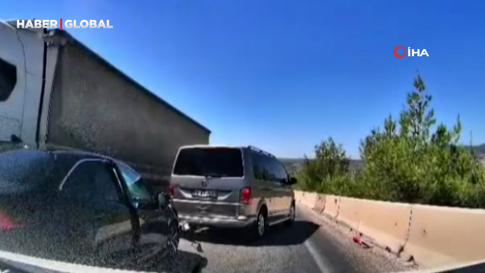 Milas'taki 5 araçlı kaza kameraya yansıdı