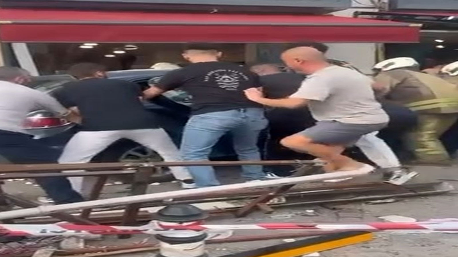 Beykoz’da otomobil yayaların arasına daldı! Yaralılar var
