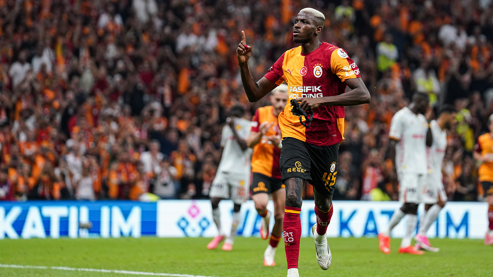 Galatasaray, Göztepe engelini 3 golle aştı