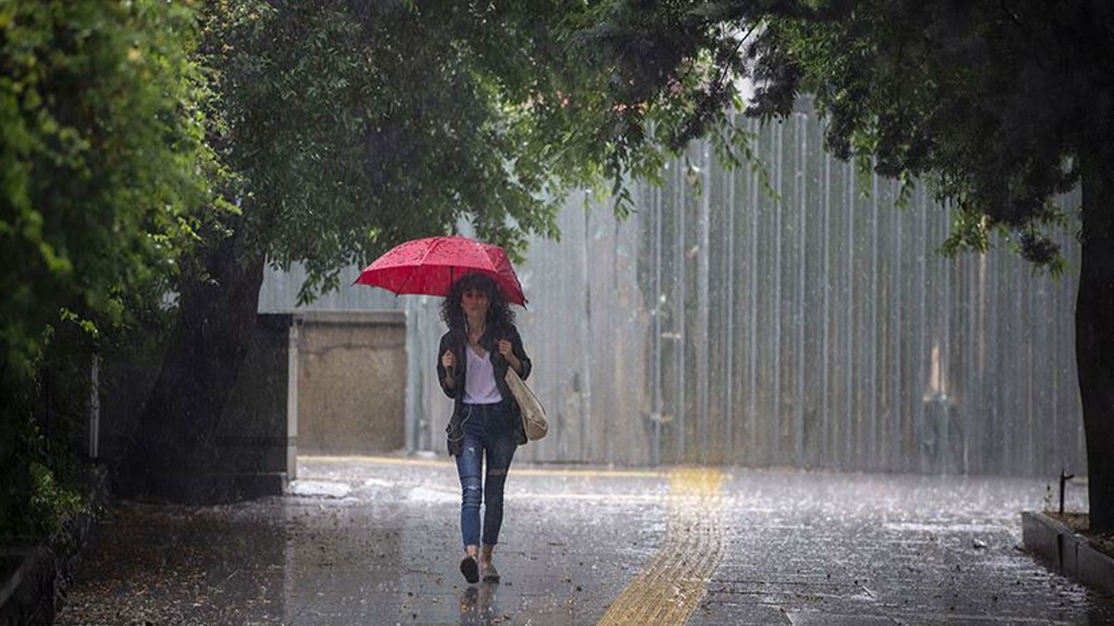 Meteoroloji Genel Müdürlüğü duyurdu: 25 il için sarı ve turuncu kodlu alarm verildi