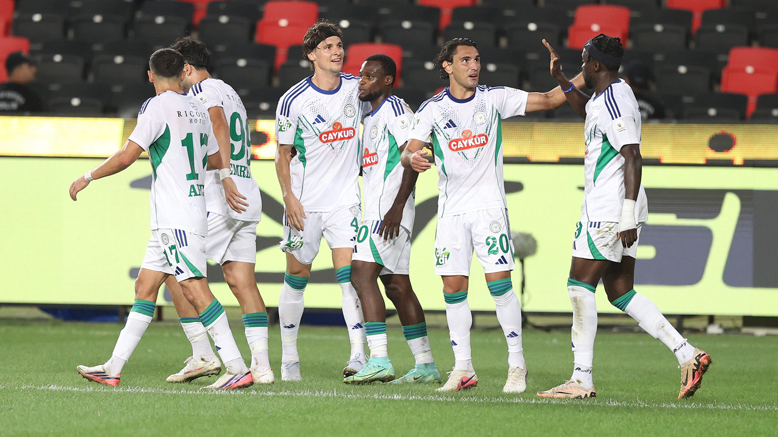 Rizespor, Gaziantep'ten 3 puanla dönüyor