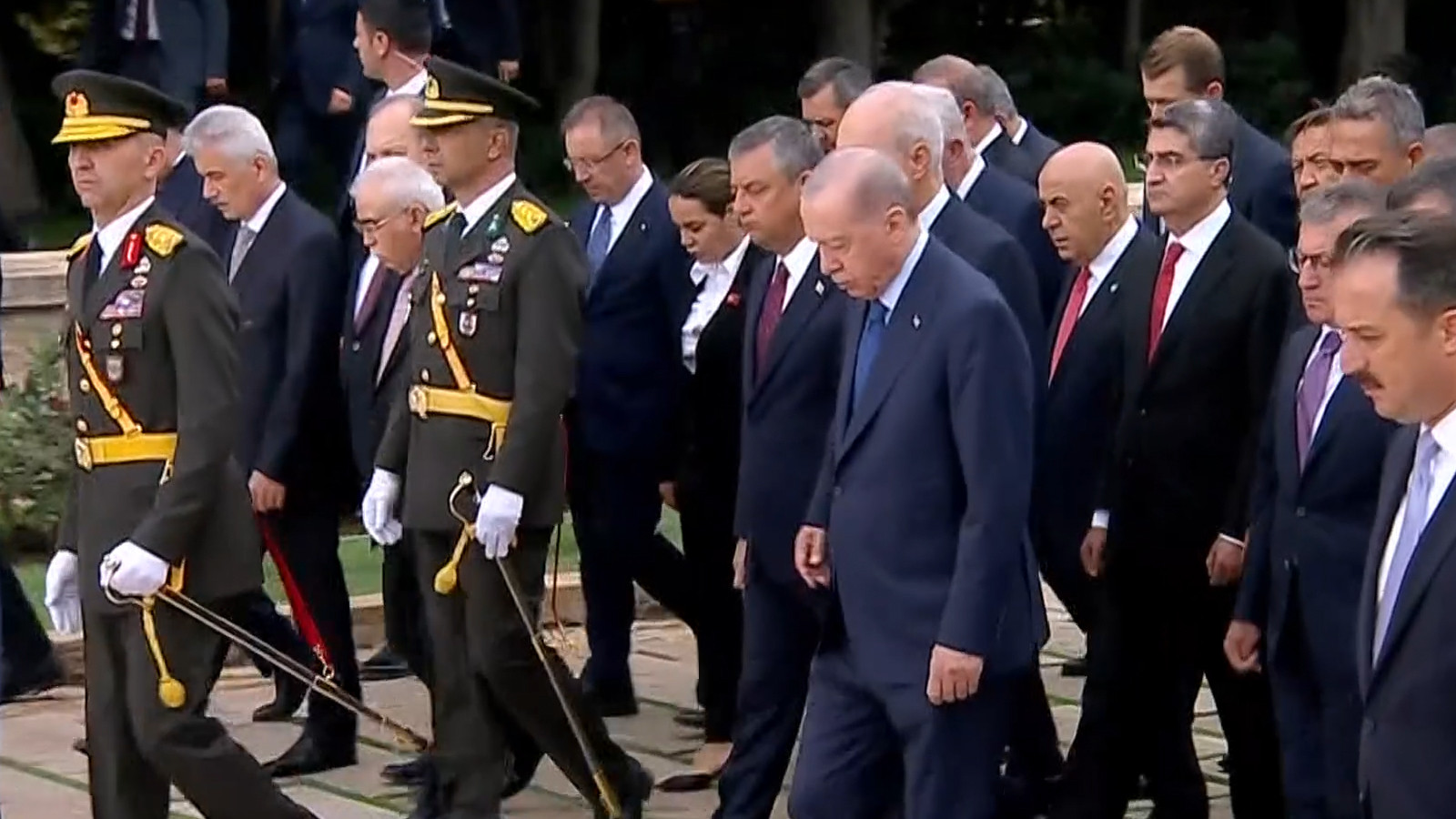Cumhurbaşkanı Erdoğan başkanlığındaki devlet erkanı Anıtkabir'de