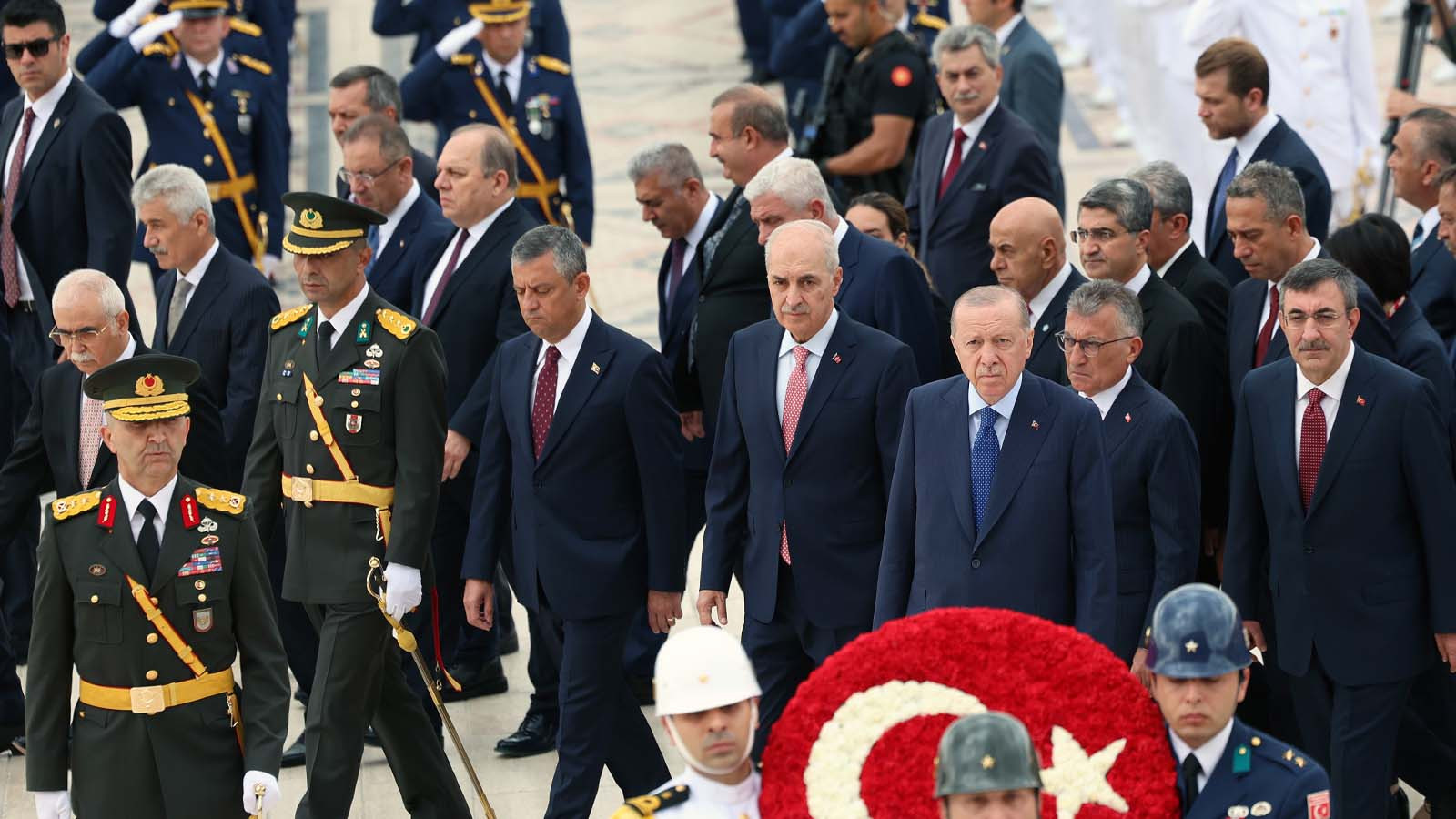 Cumhurbaşkanı Erdoğan ve Devlet Erkanı Anıtkabir'i Ziyaret Etti