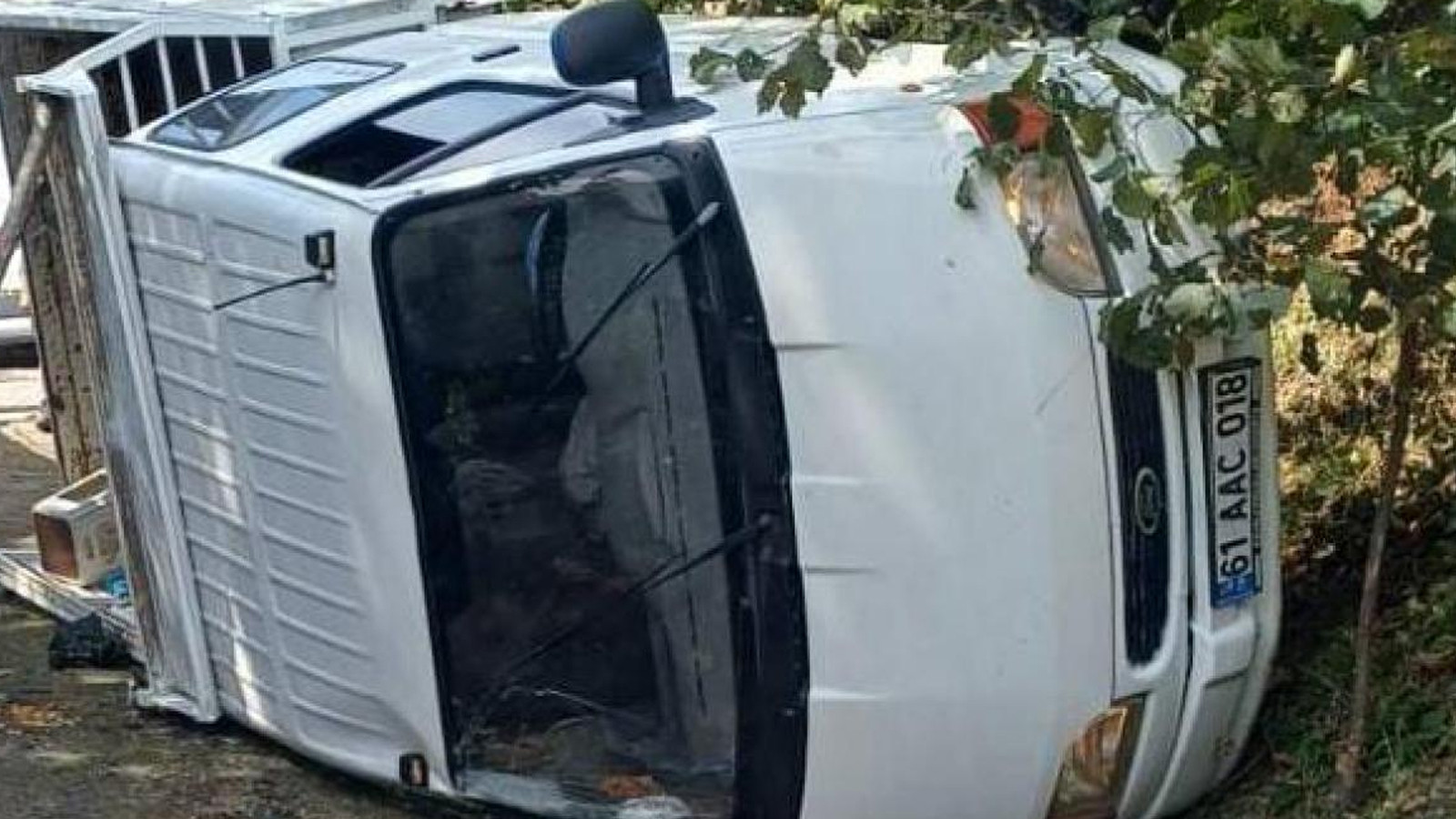 Giresun'da fındık işçilerini taşıyan kamyonet devrildi: 14 yaralı