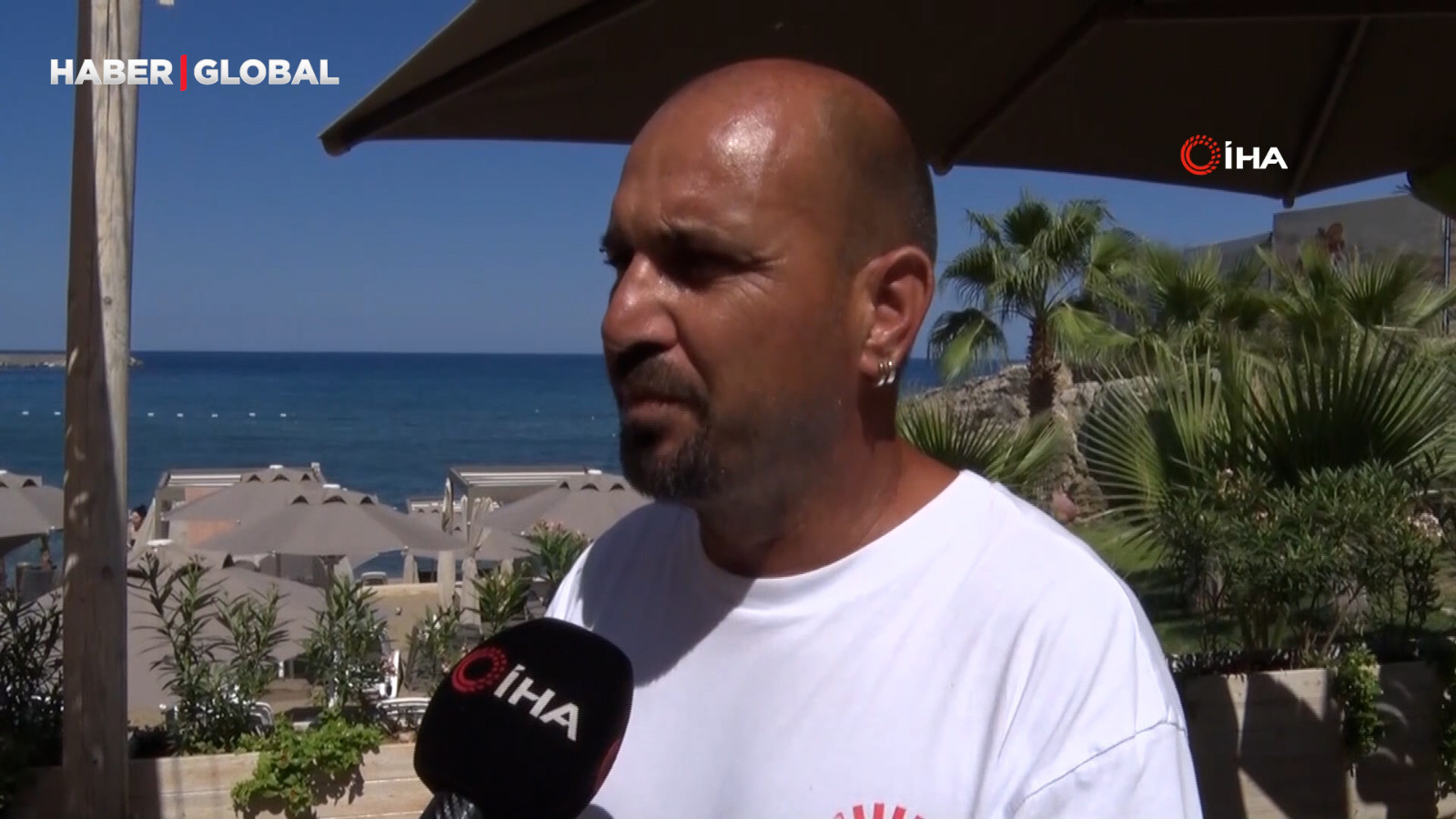 Girne'de geminin battığını fark etti, yardıma koştu! En az 100 kişiyi kurtardı