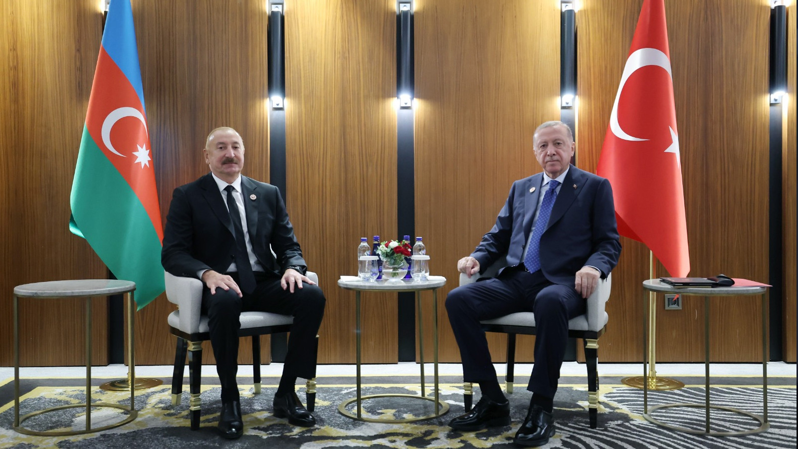 Cumhurbaşkanı Erdoğan, Bişkek'te Azerbaycan Cumhurbaşkanı Aliyev ile bir araya geldi