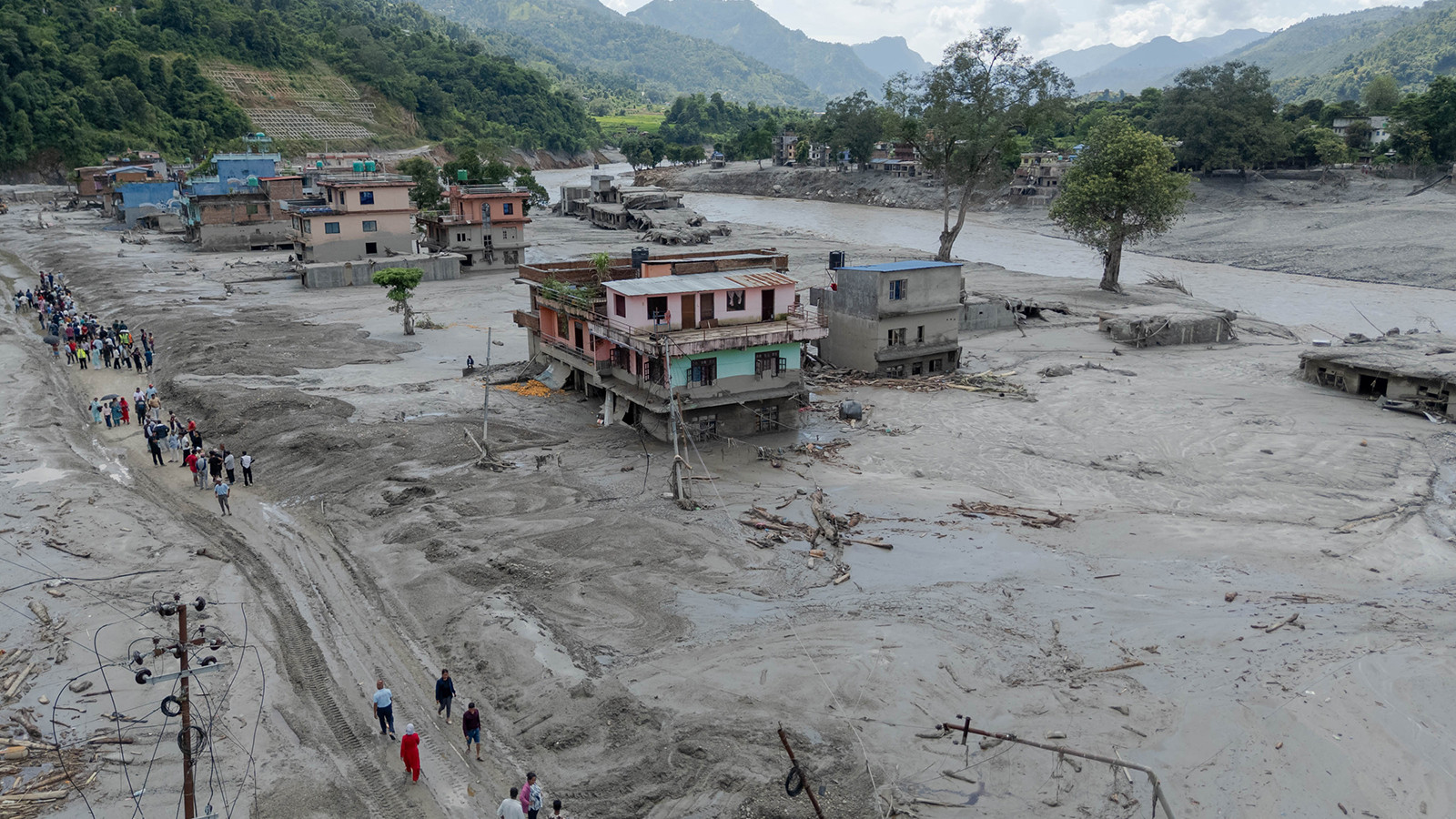 Nepal'deki selde can kaybı 1050'ye yükseldi