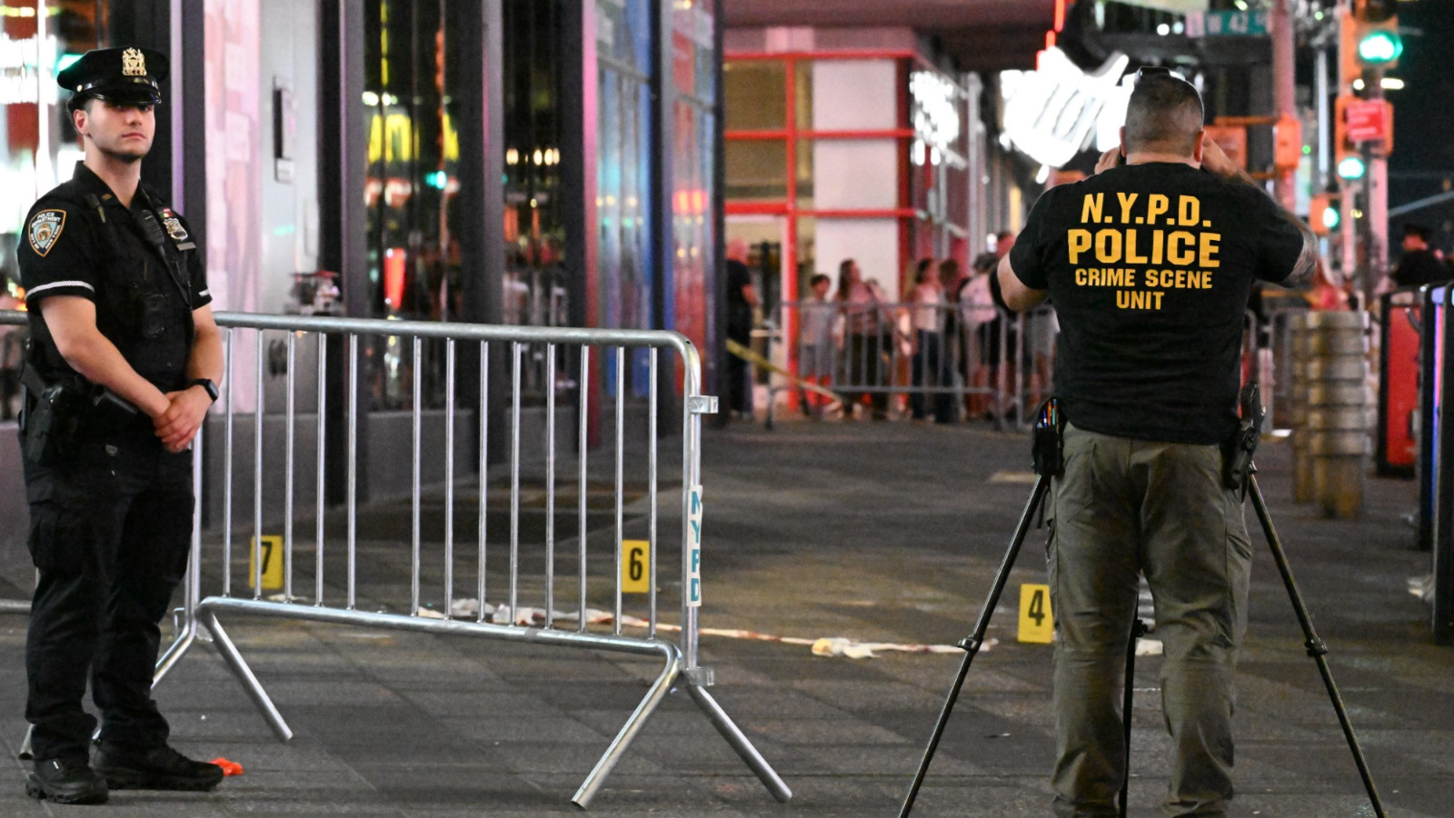 New York'ta bıçaklı saldırgan polis tarafından öldürüldü