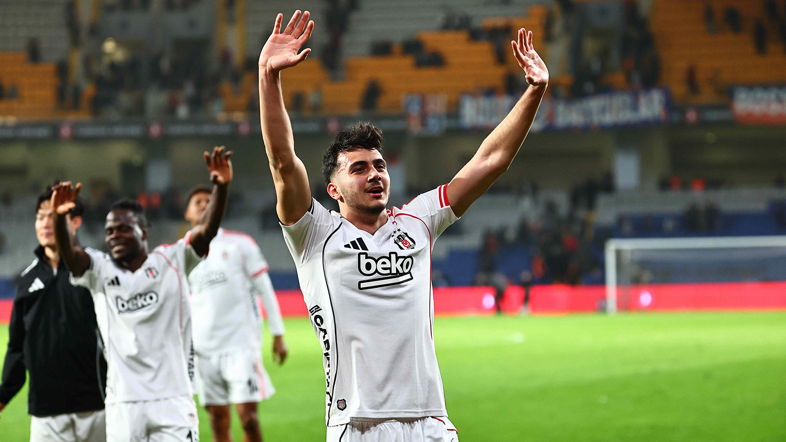 Schalke 04'ün Mustafa Hekimoğlu için Beşiktaş'a yaptığı teklif belli oldu