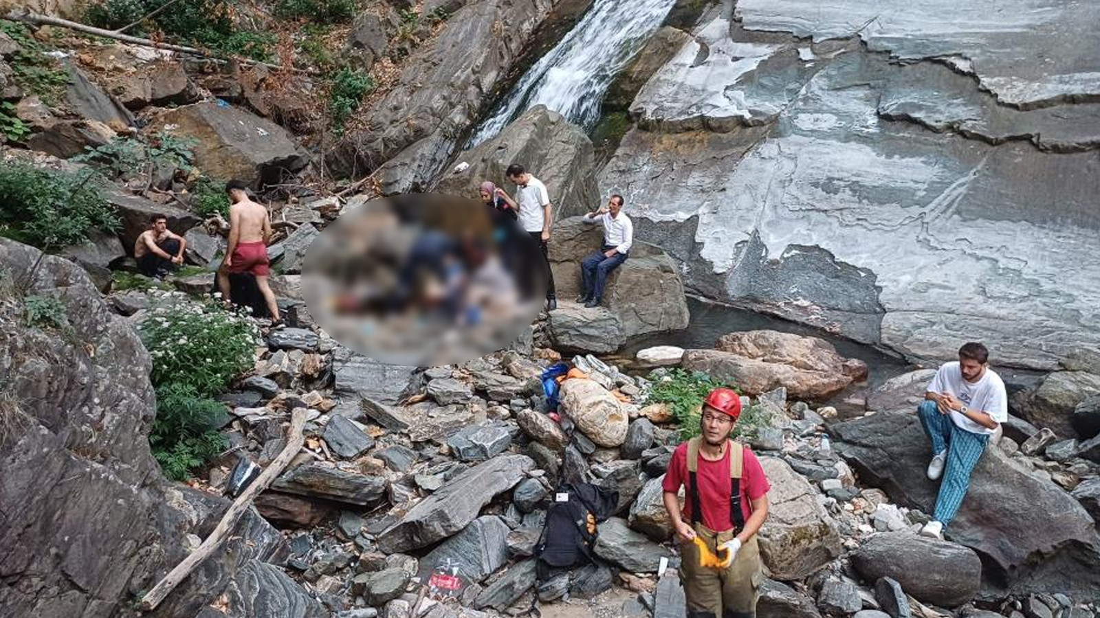 Uludağ'da facia: 70 metrelik şelaleden düşen kadın hayatını kaybetti