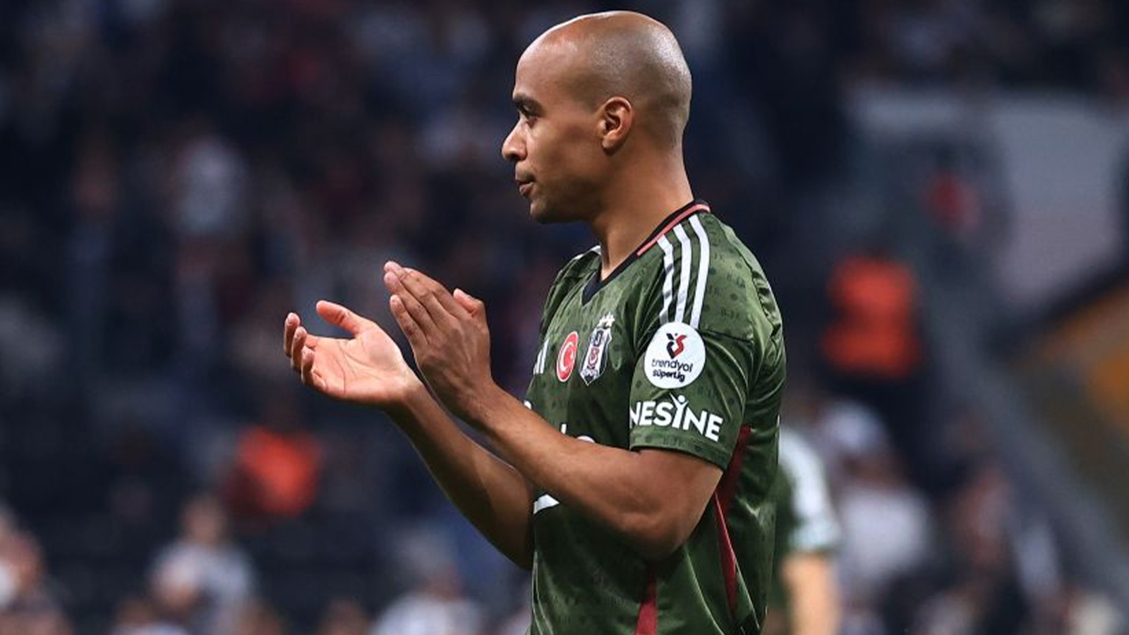 Beşiktaş'ta bir ayrılık daha: Galatasaray'ın rakibine transfer oluyor