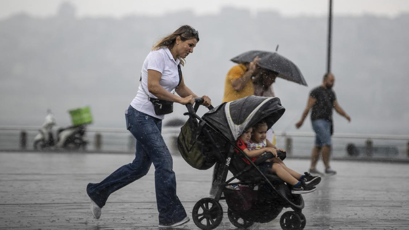 Güneşli günler yanıltmasın! İstanbul’a yağmur geliyor