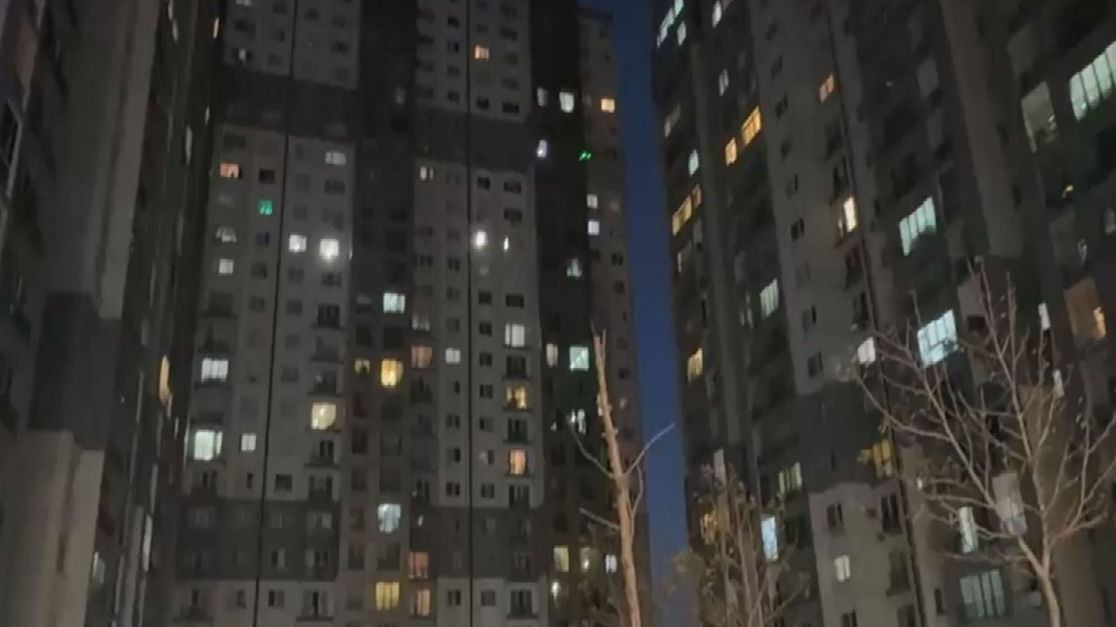 Otoparkta çıkan yangın 28 katlı binaya sıçradı: 42 kişi dumandan etkilendi