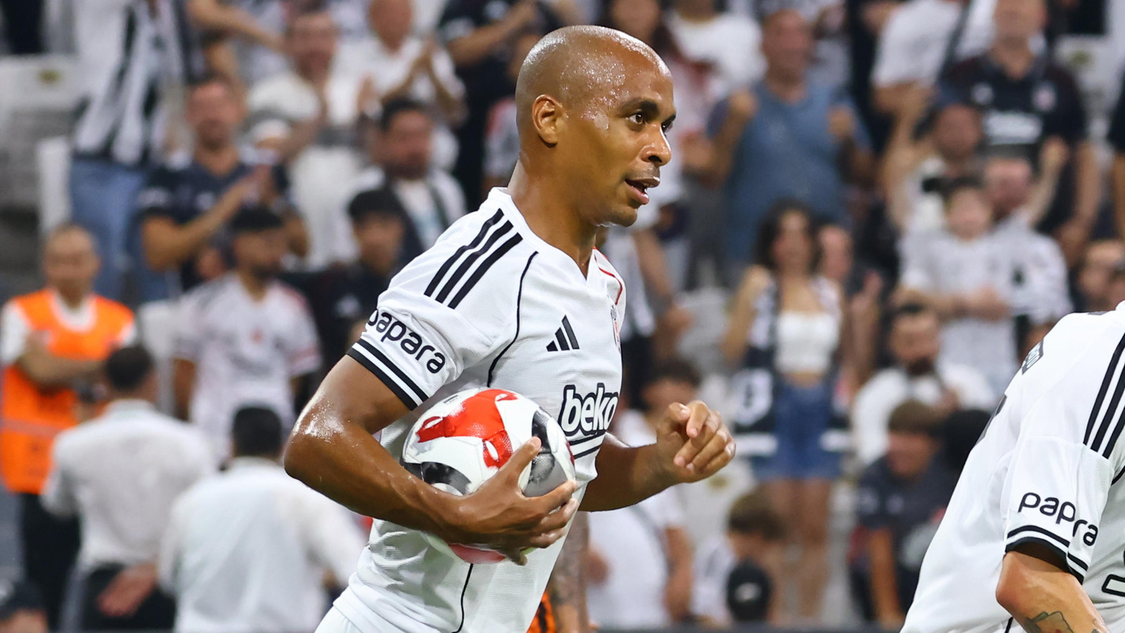 Yunan basını duyurdu: Beşiktaş Joao Mario'nun sözleşmesini feshetti