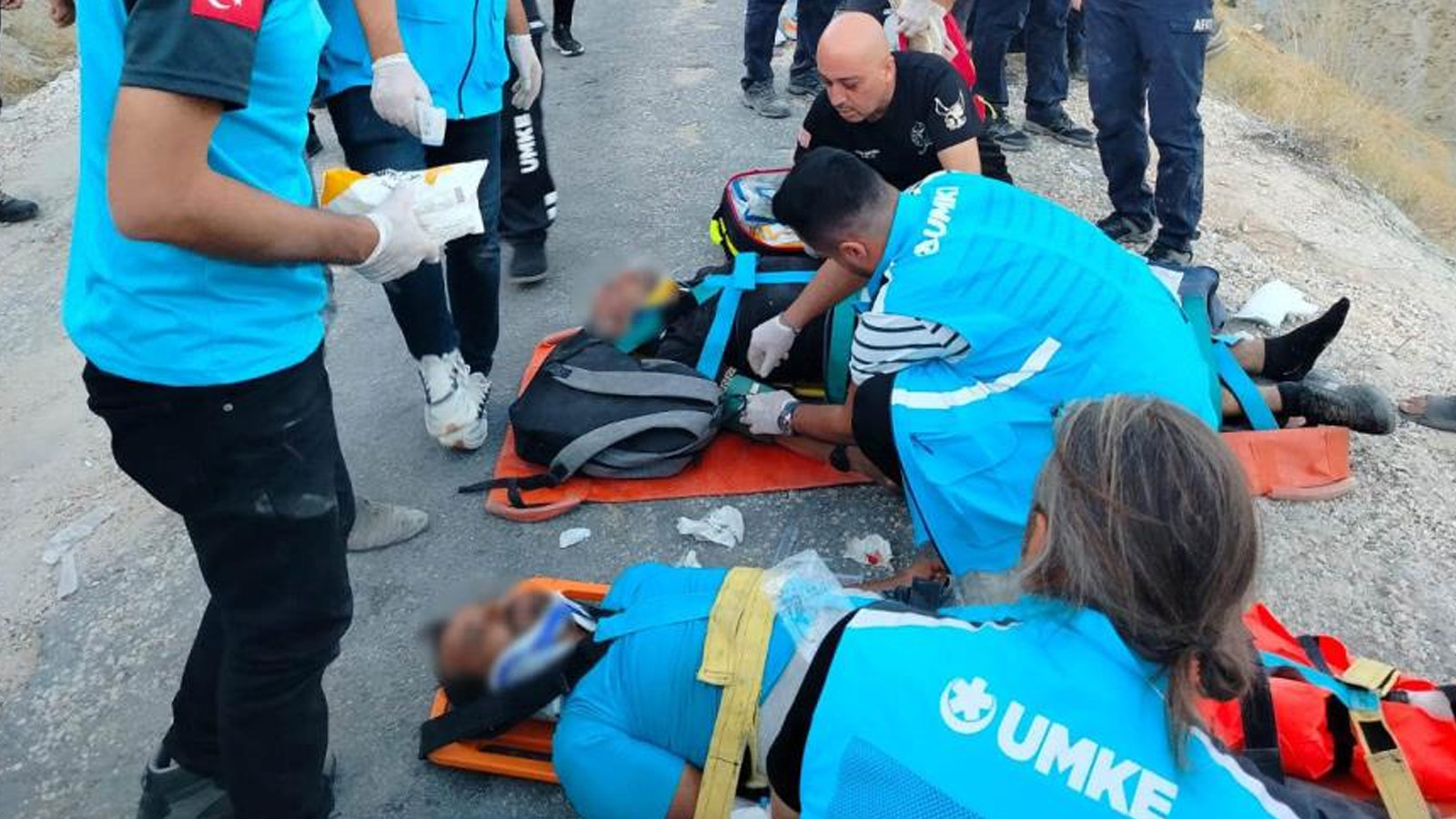 Elazığ’da minibüs uçuruma yuvarlandı: 5'i ağır 13 yaralı