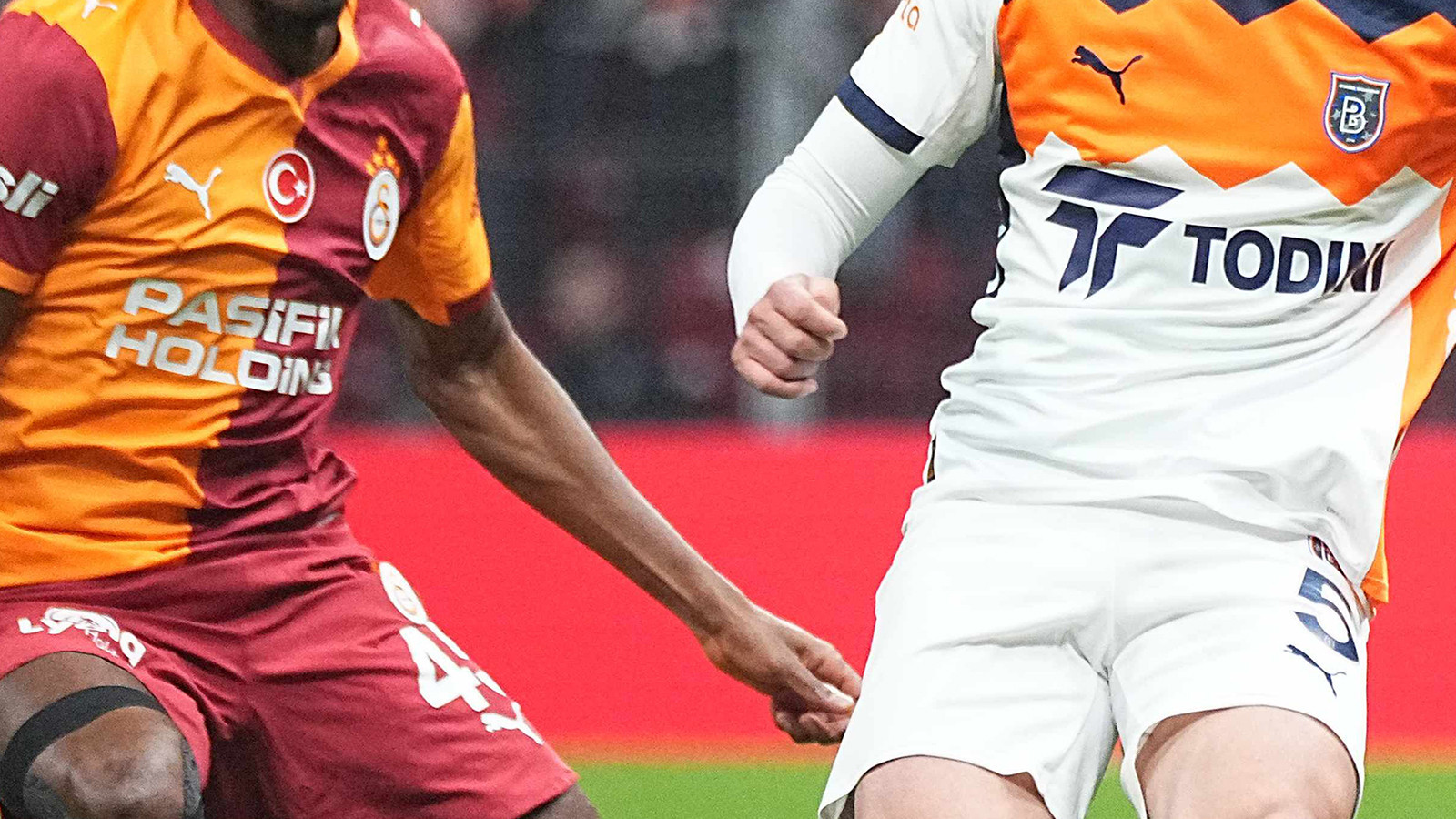 Galatasaray, Başakşehir'e konuk oluyor