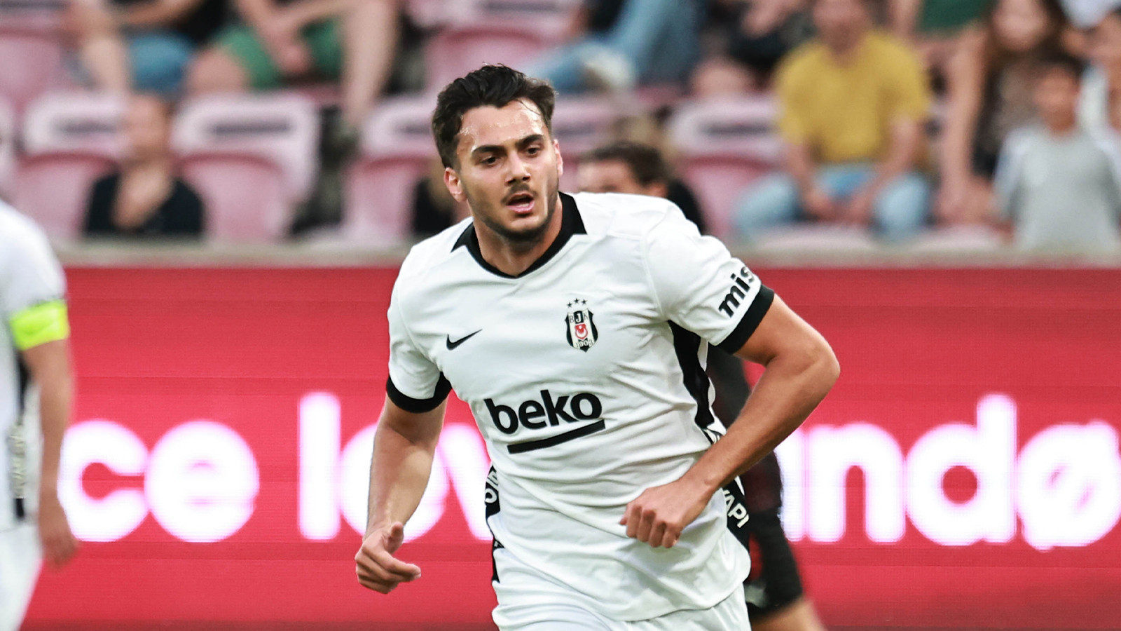 Mustafa Erhan Hekimoğlu Beşiktaş'ta kaldı