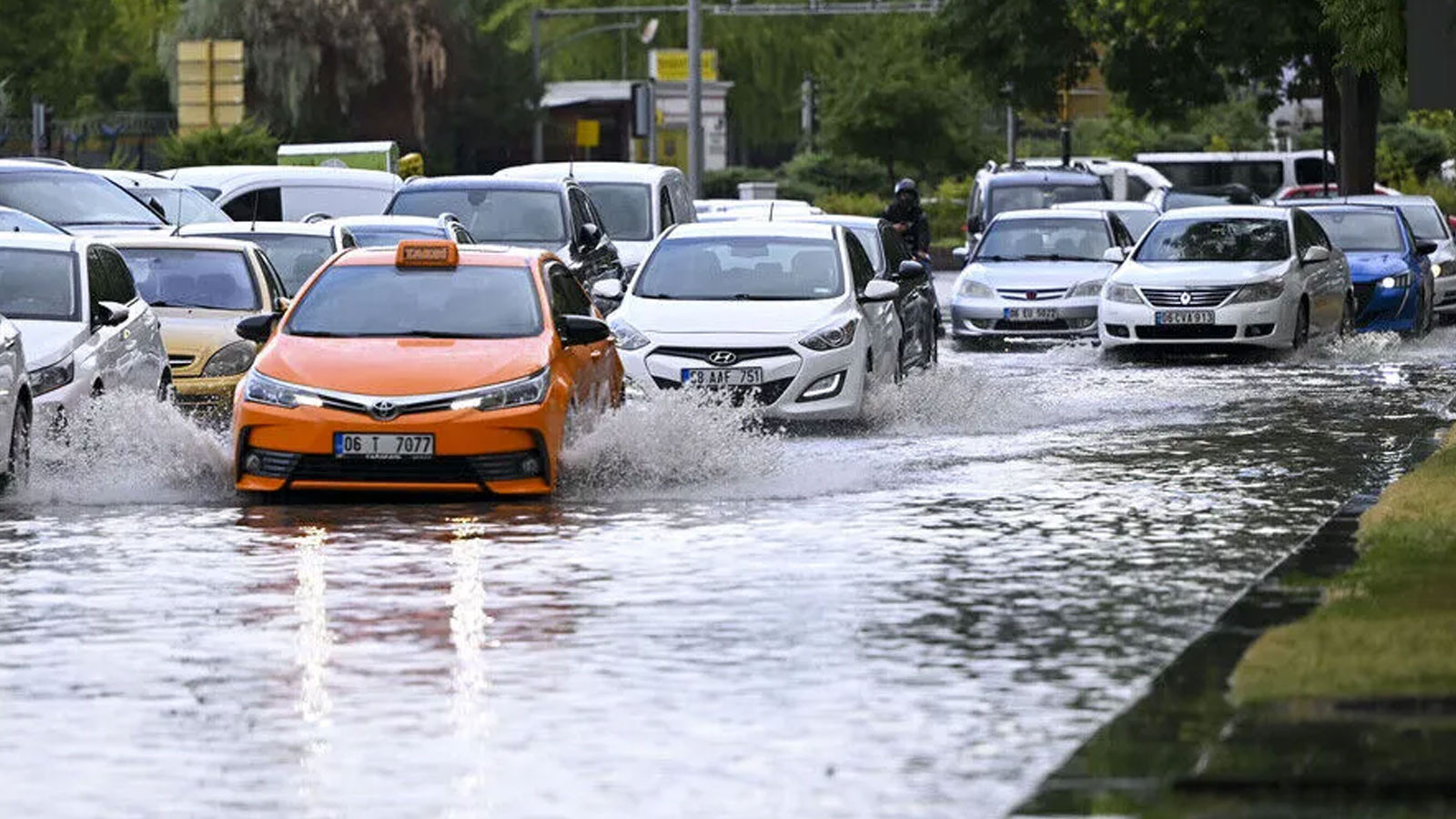 Meteoroloji'den 15 il için kuvvetli sağanak uyarısı!