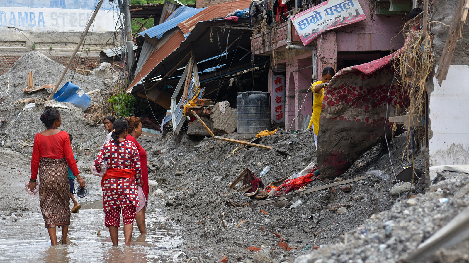 Nepal'de can kaybı bin 344'e yükseldi
