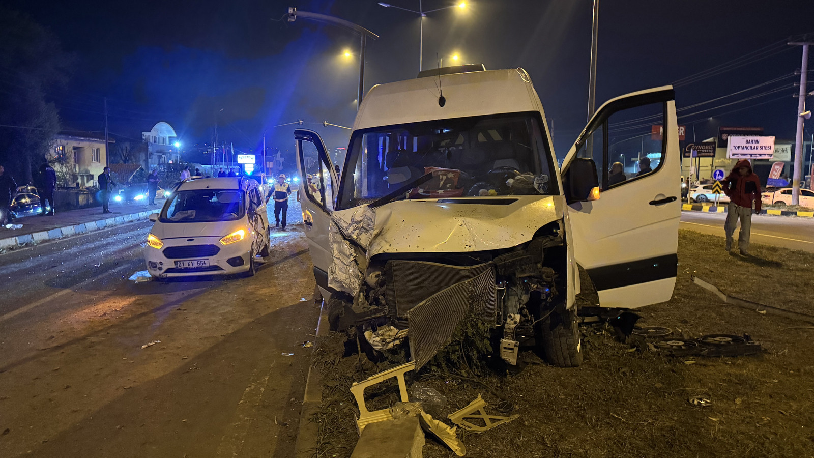 Bartın'da düğün dönüşü feci kaza: 21 kişi yaralandı