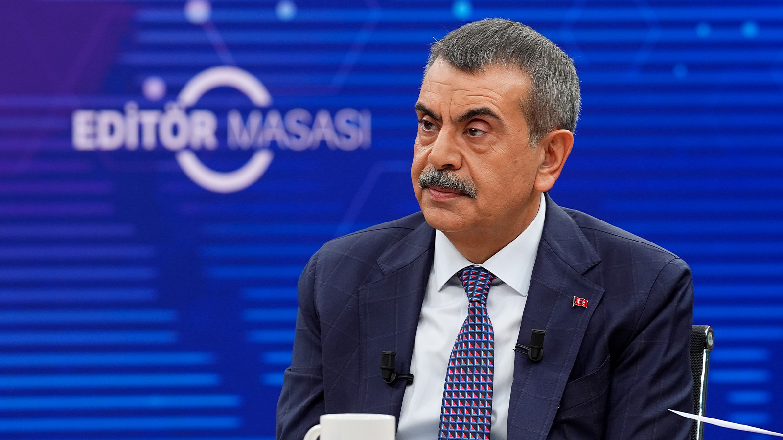 Bakan Tekin'den Öğretmenlere Cep Telefonu Uyarısı