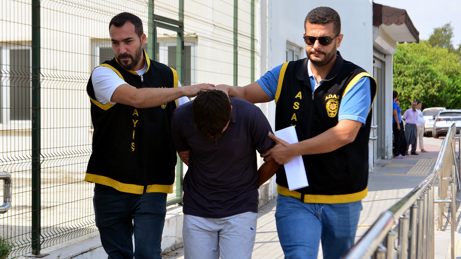 Adana'da Çocukluk Arkadaşı Bıçaklanarak Öldürüldü