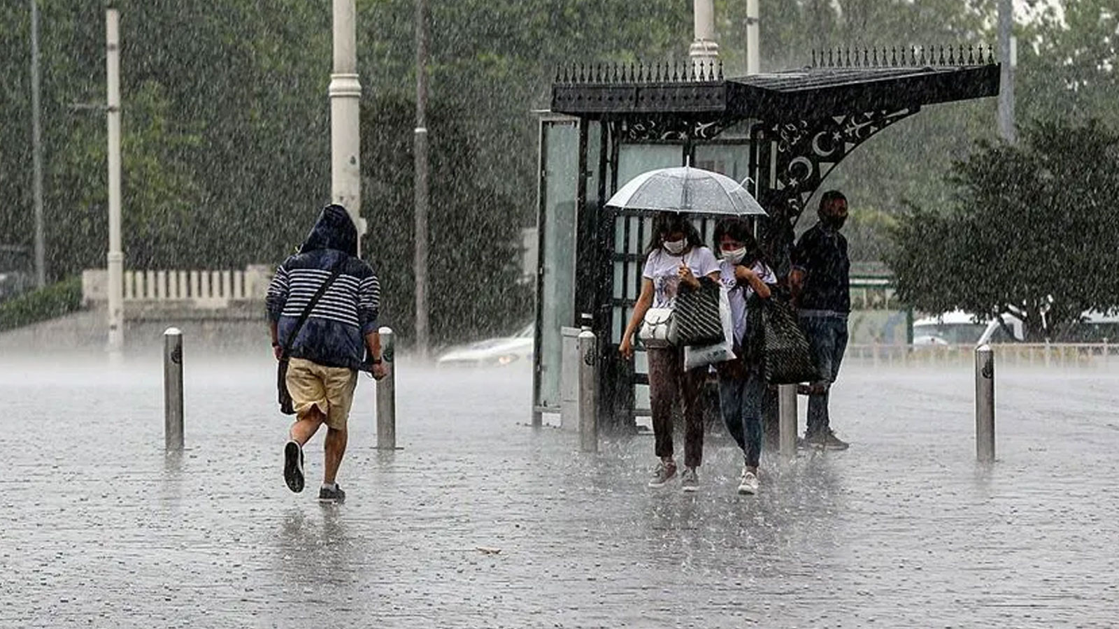 Meteoroloji, İstanbul ve Ankara dahil 56 ilde sağanak yağmur uyarısında bulundu