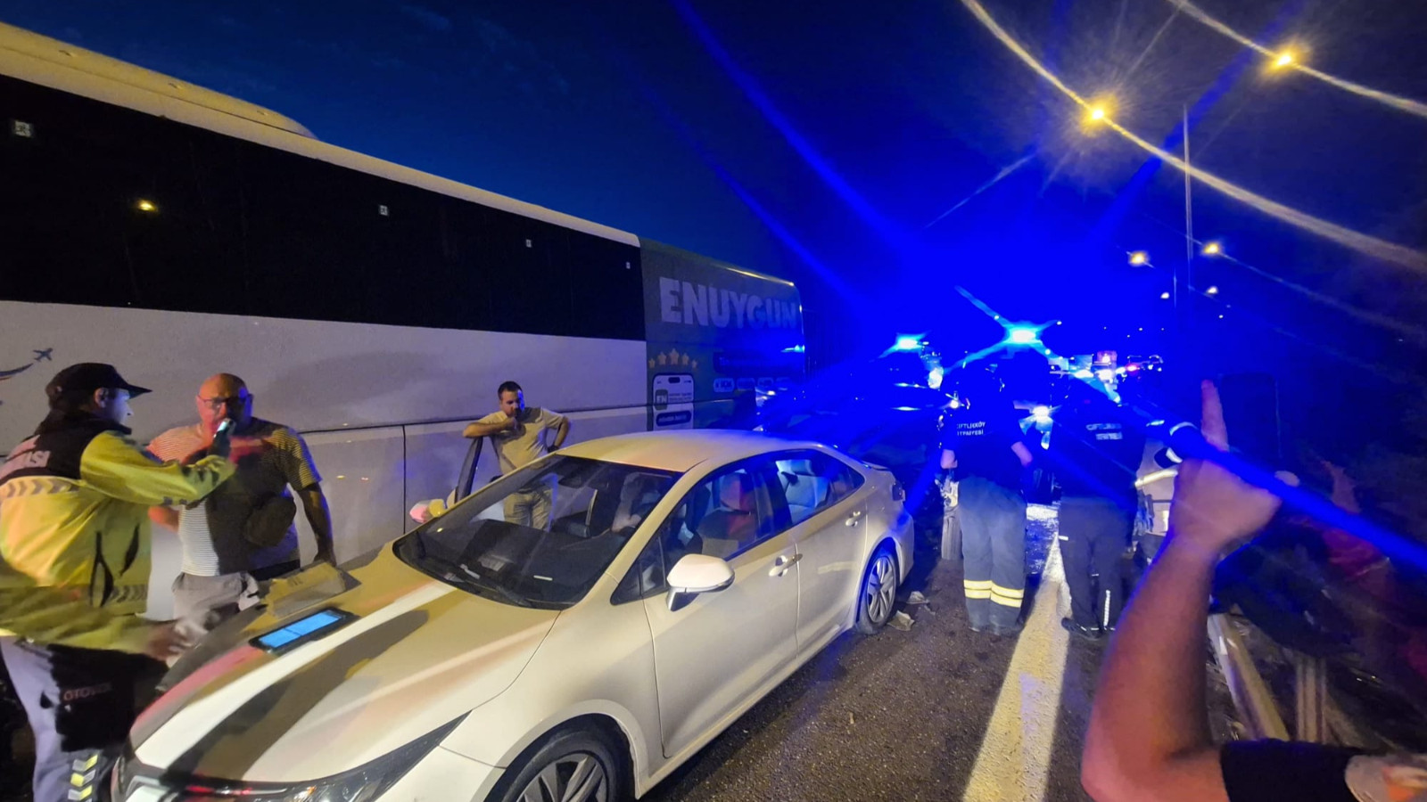 İzmir Otoyolu’nda zincirleme kaza: Çok sayıda yaralı var