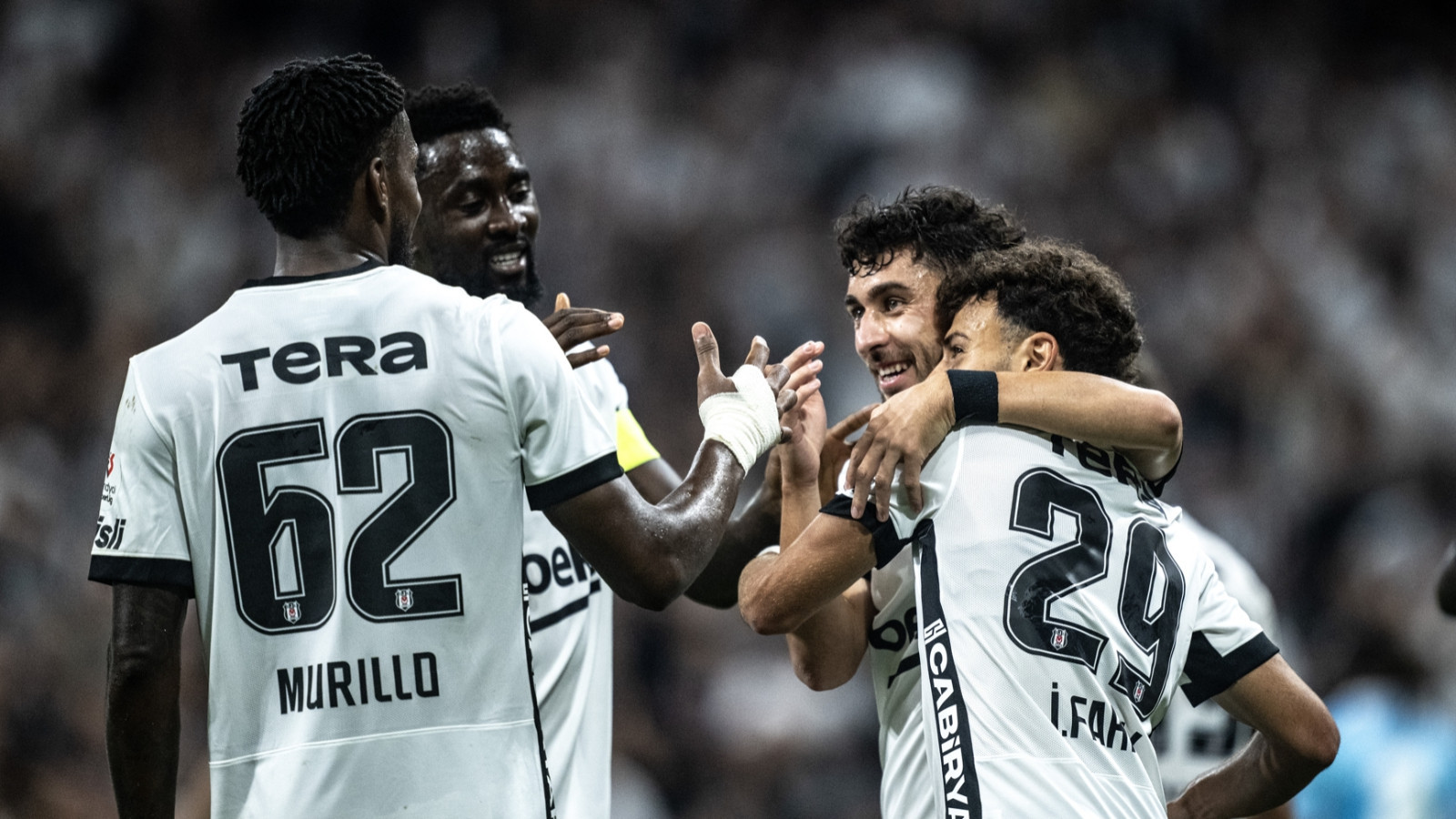 UEFA Avrupa Ligi'nde Beşiktaş - Marsilya maçı canlı yayımlanıyor