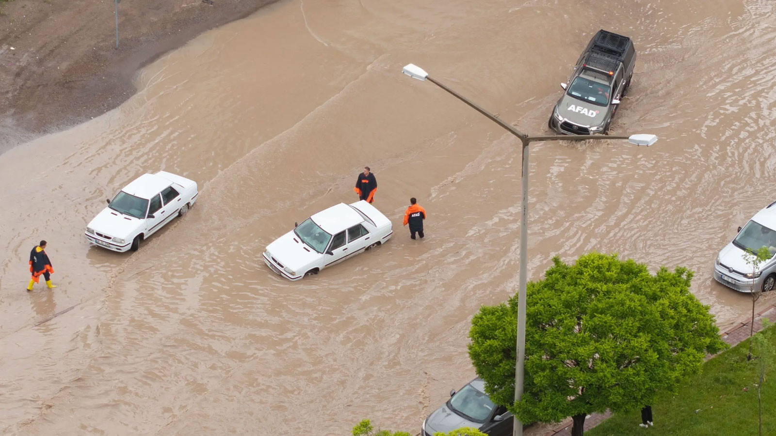 Meteoroloji’den 7 il için sarı kodlu uyarı! Sel ve su baskınlarına dikkat!