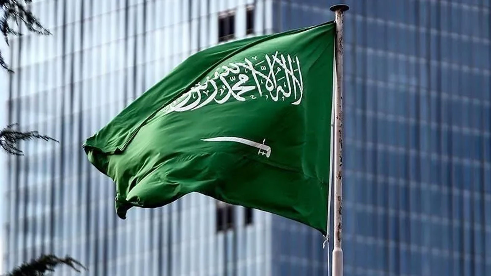 Suudi Arabistan'da 8 Noktada Acil Durum Uyarısı Yapıldı