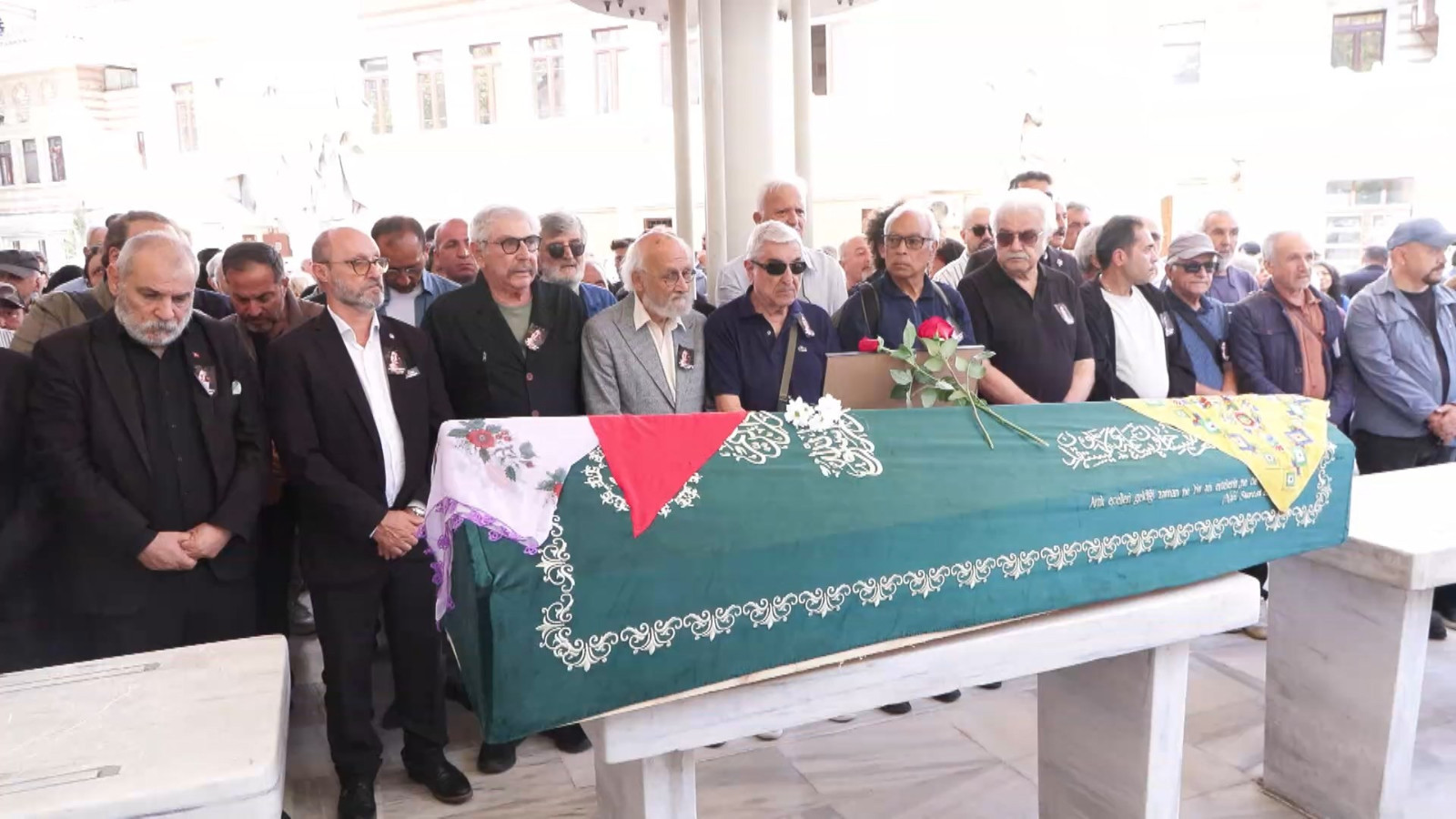 Usta oyuncu Gülsen Tuncer'e acı veda: Son yolculuğuna uğurlanıyor