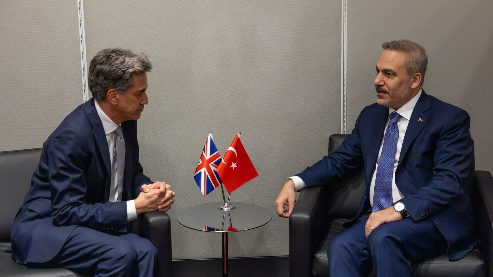 Dışişleri Bakanı Fidan, İngilizistan Dışişleri Bakanı Miliband ile görüştü