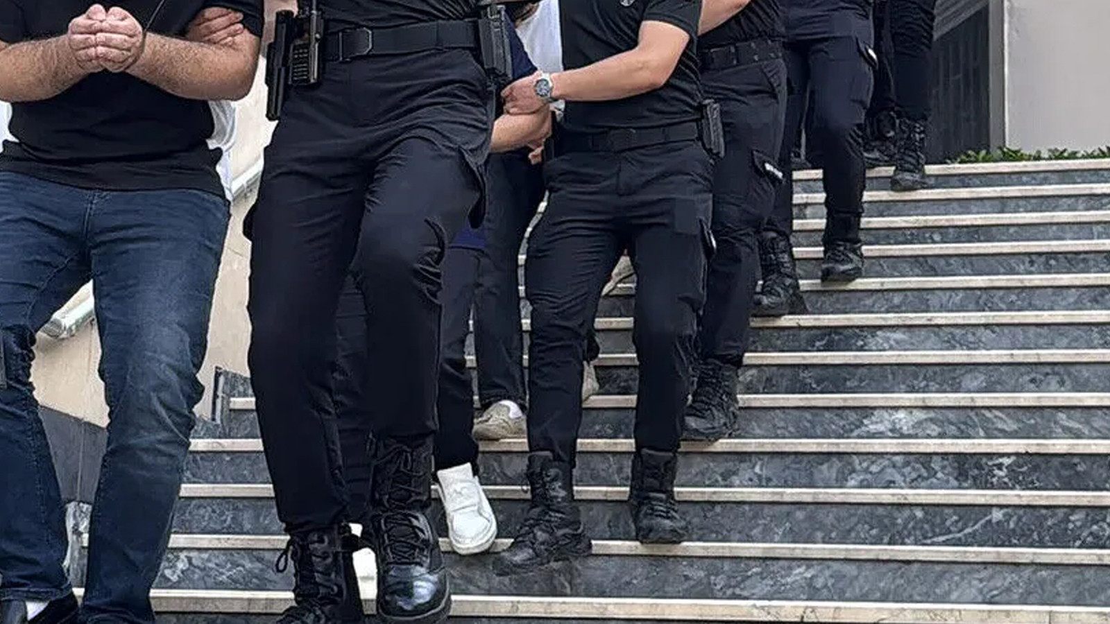 Askeri casusluk soruşturmasında 5 gözaltı