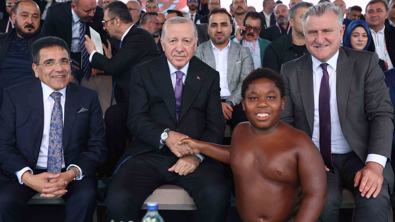 Cumhurbaşkanı Erdoğan, Yağlı Güreş Cumhurbaşkanlığı Kupası'nı izledi