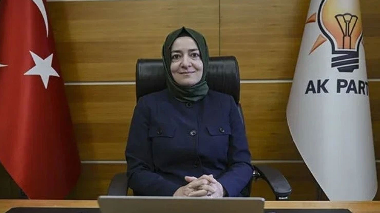 Fatma Betül Sayan Kaya görevinden istifa etti
