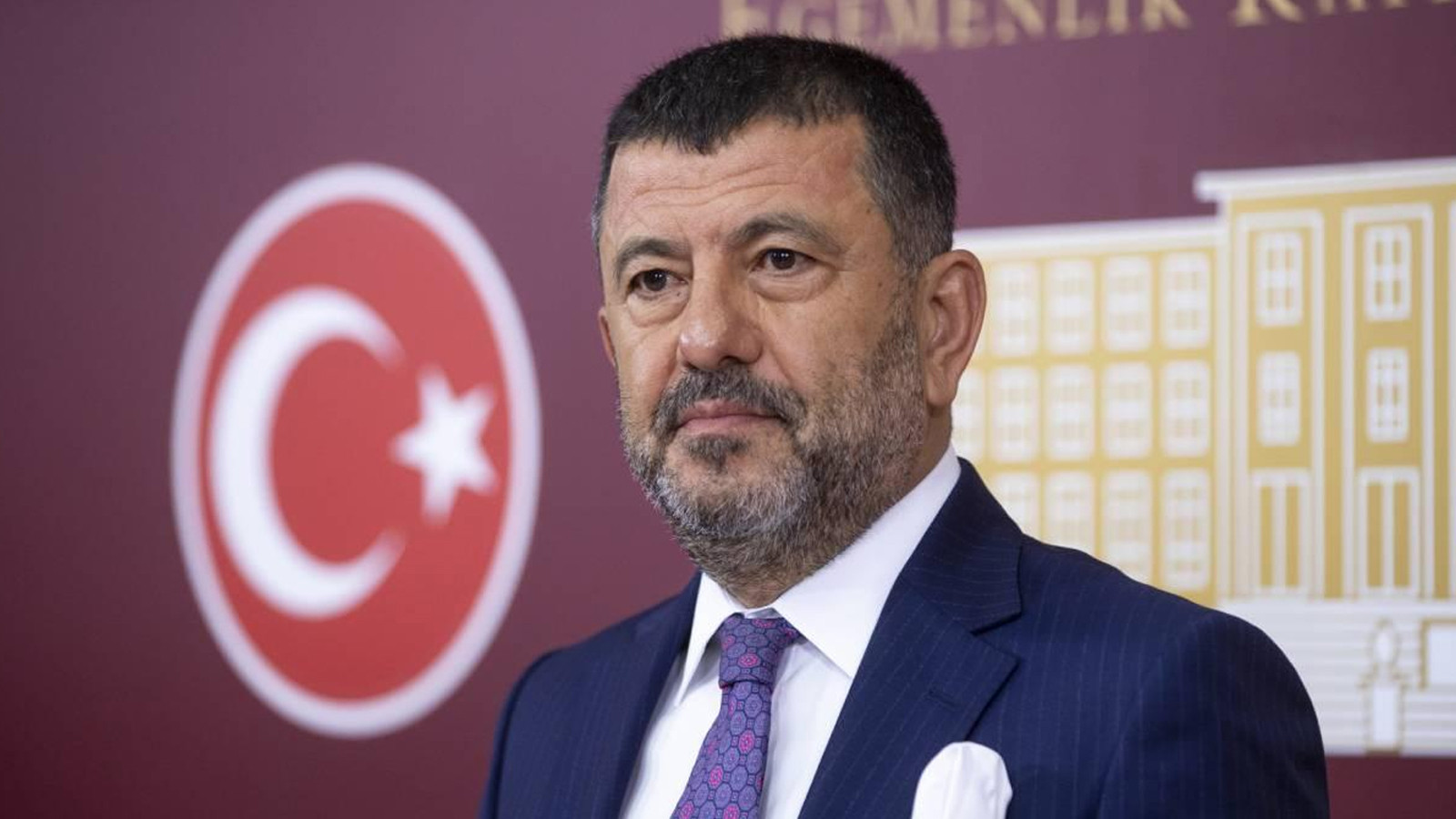 Veli Ağbaba, pazar ziyareti sırasında rahatsızlandı